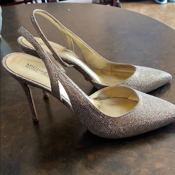 Gold Michael Kors pumps - Picture 4 of 6